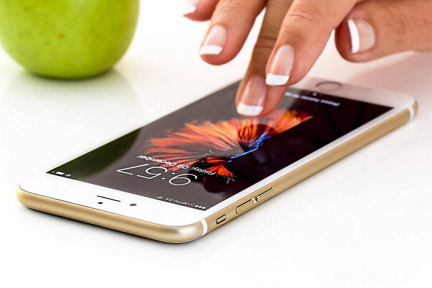 Smartfon Apple iPhone 12 64GB Biały 5G