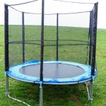 Jak zamontować siatkę do trampoliny?